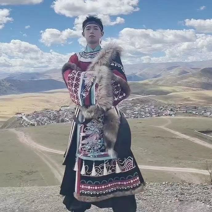 Classic Embroidered Tibetan Ro - Photography Of A Man 评论和价格