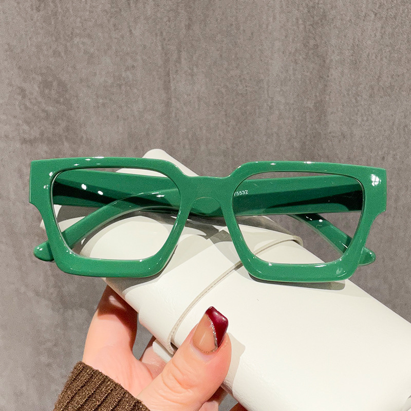 Classic Thick Box Sunglasses F - Photography Of A Man 评论和价格