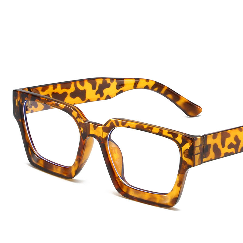 Classic Thick Box Sunglasses F - Photography Of A Man 评论和价格